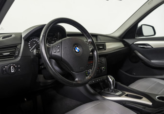 Подержанный автомобиль BMW X1 2014 года (9 фото)