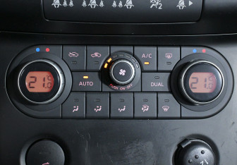 Подержанный автомобиль Nissan Qashqai 2007 года (14 фото)