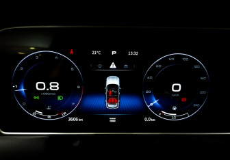 Подержанный автомобиль Hongqi HS5 2024 года (13 фото)
