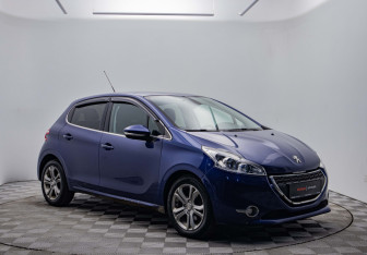 Подержанный автомобиль Peugeot 208 2014 года (3 фото)