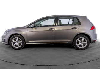 Подержанный автомобиль Volkswagen Golf Hatchback 2013 года (8 фото)