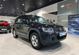 Подержанный автомобиль Suzuki Grand Vitara 2009 года (3 фото)