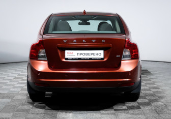 Подержанный автомобиль Volvo S40 2010 года (6 фото)
