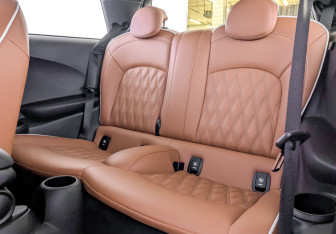 Подержанный автомобиль MINI Hatch 2021 года (12 фото)