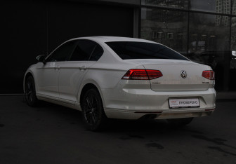 Подержанный автомобиль Volkswagen Passat Sedan 2016 года (6 фото)