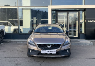 Подержанный автомобиль Volvo V40 Cross Country 2013 года (2 фото)