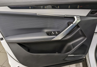 Подержанный автомобиль Geely Atlas 2024 года (11 фото)