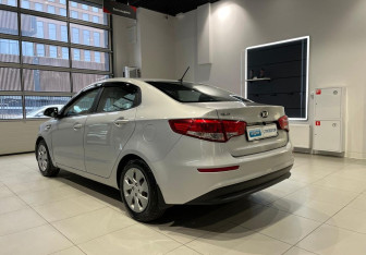 Подержанный автомобиль Kia Rio Sedan 2016 года (6 фото)