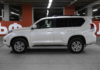 Подержанный автомобиль Toyota Land Cruiser Prado 2010 года (8 фото)