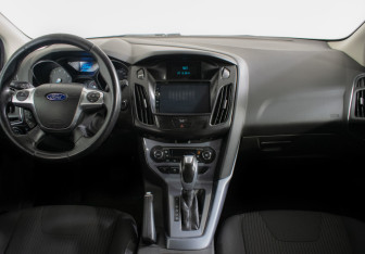 Подержанный автомобиль Ford Focus Hatchback 2014 года (11 фото)