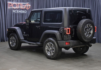 Подержанный автомобиль Jeep Wrangler 2012 года (7 фото)