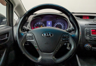 Подержанный автомобиль Kia Cerato Sedan 2014 года (19 фото)