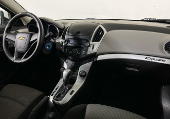 Подержанный автомобиль Chevrolet Cruze Hatchback 2014 года (9 фото)