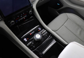 Подержанный автомобиль Jeep Grand Cherokee 2022 года (20 фото)