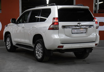 Подержанный автомобиль Toyota Land Cruiser Prado 2016 года (7 фото)