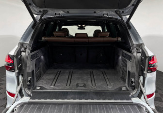 Подержанный автомобиль BMW X5 2025 года (9 фото)