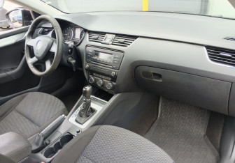 Подержанный автомобиль Skoda Octavia Liftback 2014 года (9 фото)