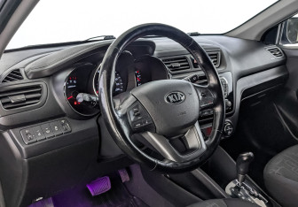 Подержанный автомобиль Kia Rio Sedan 2013 года (15 фото)