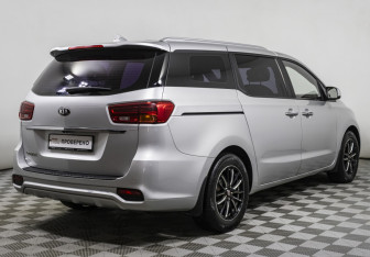 Подержанный автомобиль Kia Carnival 2019 года (5 фото)