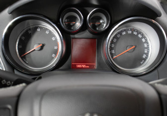 Подержанный автомобиль Opel Mokka 2014 года (12 фото)