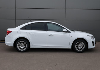 Подержанный автомобиль Chevrolet Cruze Sedan 2013 года (4 фото)