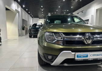 Подержанный автомобиль Renault Duster 2015 года (8 фото)