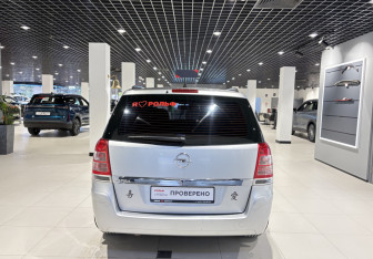 Подержанный автомобиль Opel Zafira Compactvan 2012 года (3 фото)