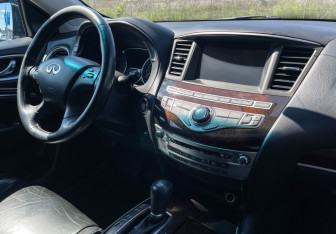 Подержанный автомобиль Infiniti QX60 2014 года (9 фото)