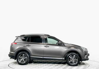 Подержанный автомобиль Toyota RAV4 2019 года (4 фото)