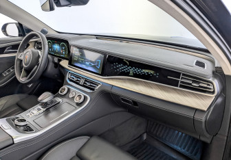 Подержанный автомобиль Hongqi H9 2024 года (11 фото)