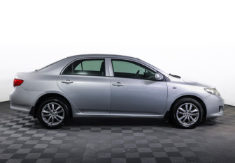 Подержанный автомобиль Toyota Corolla Sedan 2008 года (4 фото)