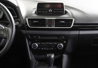 Подержанный автомобиль Mazda 3 Hatchback 2013 года (8 фото)