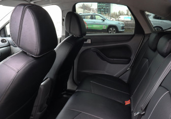 Подержанный автомобиль Ford Focus Hatchback 2009 года (10 фото)