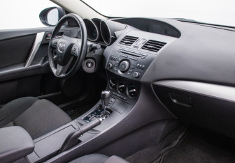 Подержанный автомобиль Mazda 3 Sedan 2013 года (10 фото)