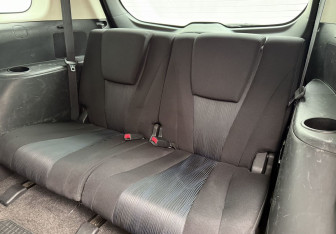 Подержанный автомобиль Mazda 5 2011 года (12 фото)