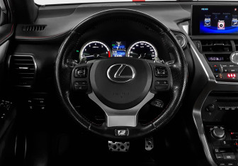 Подержанный автомобиль Lexus NX 2017 года (12 фото)