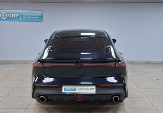 Подержанный автомобиль Changan UNI-V 2023 года (6 фото)