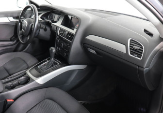 Подержанный автомобиль Audi A4 Sedan 2011 года (10 фото)