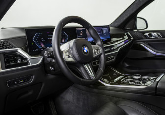 Подержанный автомобиль BMW X7 2023 года (12 фото)