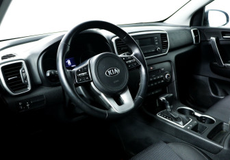 Подержанный автомобиль Kia Sportage 2019 года (10 фото)