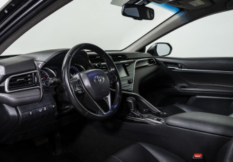 Подержанный автомобиль Toyota Camry Sedan 2019 года (9 фото)