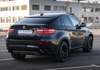 Подержанный автомобиль BMW X6 2013 года (5 фото)