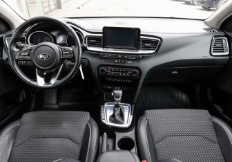 Подержанный автомобиль Kia Ceed Hatchback 2018 года (13 фото)