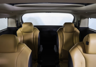 Подержанный автомобиль Kia Carnival 2021 года (13 фото)