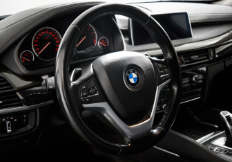 Подержанный автомобиль BMW X6 2016 года (13 фото)
