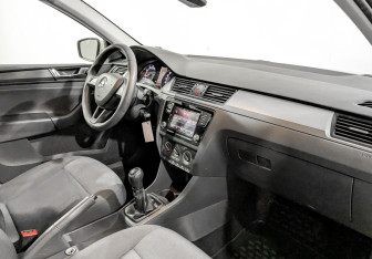 Подержанный автомобиль Skoda Rapid Liftback 2019 года (10 фото)