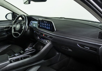 Подержанный автомобиль Hyundai Sonata 2021 года (9 фото)