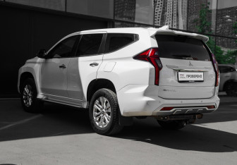 Подержанный автомобиль Mitsubishi Pajero Sport 2020 года (6 фото)