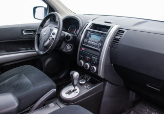 Подержанный автомобиль Nissan X-Trail 2014 года (10 фото)