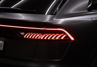 Подержанный автомобиль Audi Q8 2020 года (26 фото)